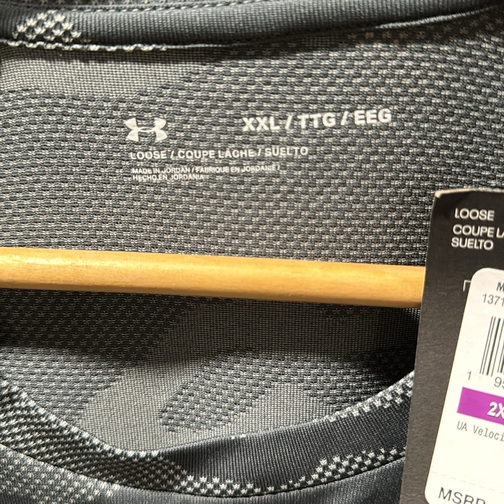 ๐2/$15UnderArmour menโs XXL loose fit neck NWT grey camo shirt.๐ - Picture 3 of 5